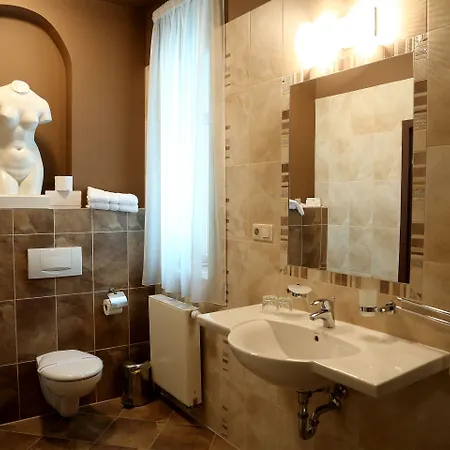 Riverside Thalia Karlowe Wary