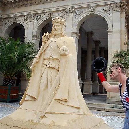 Riverside Thalia Karlowe Wary