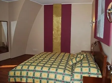 Riverside Thalia Karlowe Wary