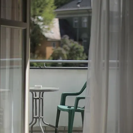 Riverside Thalia Karlowe Wary